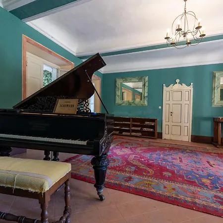 Il Casale Di Rossi Bed and Breakfast Λούκα