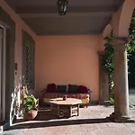 Rossi Residenze D'epoca Bed and Breakfast Λούκα
